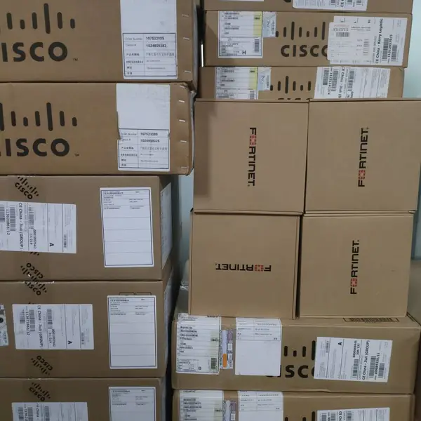 CISCO思科 C9300系列核心网络三层企业级 千兆 48口POE交换机 C9300-48P-E