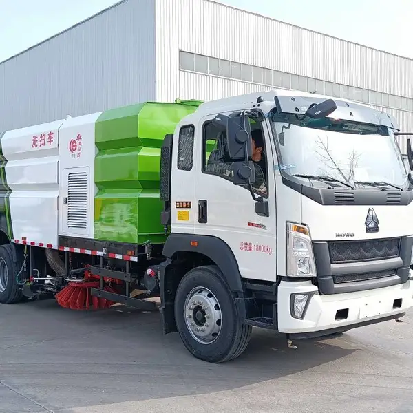 重汽HOWO豪沃16方道路洗扫车 边扫边冲水清扫车