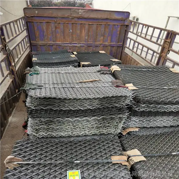 脚手架菱形钢笆片 阻燃建筑脚踏网 菱形冲拉钢板网片