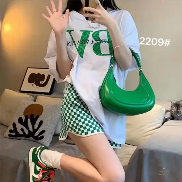 东莞塘厦摆地摊哪里进货实惠?广东男女装T恤货源在哪里?