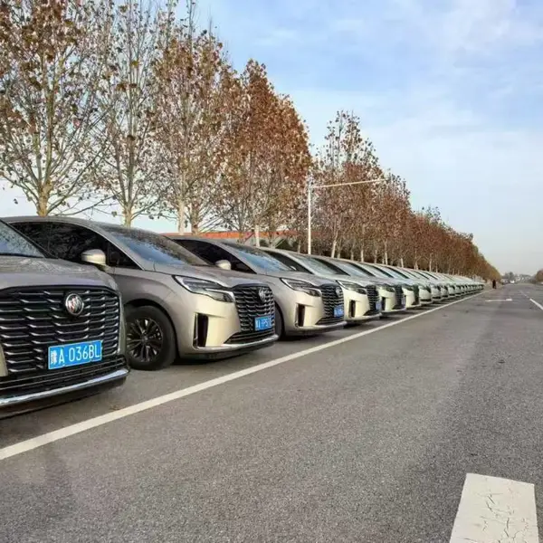 成 都 23款别克GL8租赁 7座自驾 商务用车 婚车 安全准时送达