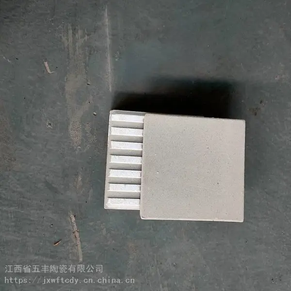 五丰陶瓷生产用于各种反应釜的耐酸瓷板150*150*20mm