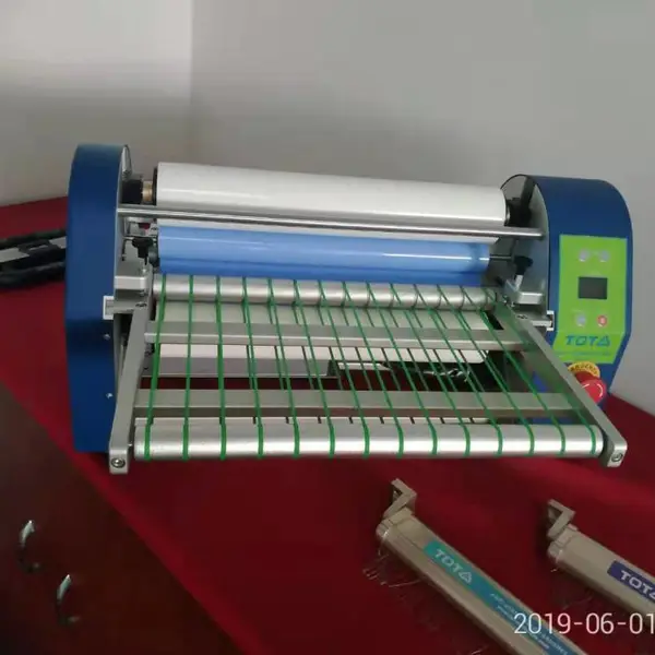 深圳TOT小型片材粘尘机 玻璃清洁机300MM