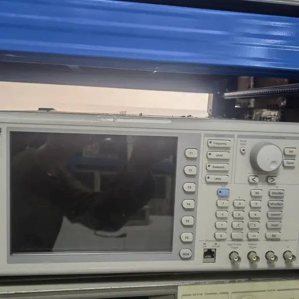 Anritsu MG3700A ʸ���ź�Դ