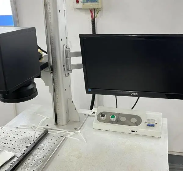 正信振镜式600w激光焊接机,带CCD观察系统