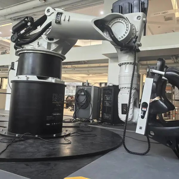 VR娱乐机械臂 静音运行 景区户外使用