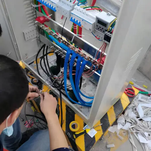 太原文庙电工上门维修电路灯具故障跳闸重新排线