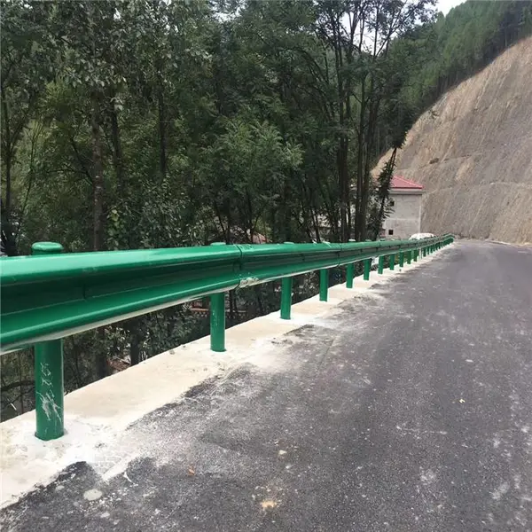 山西晋城厂家直销波形梁护栏板,道路防撞护栏板