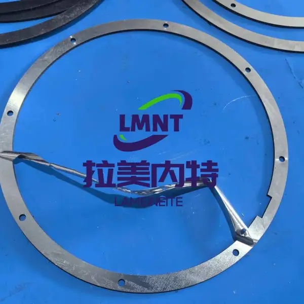 ��С����������ļ�϶�������ա����졢�����豸�Ĺ����