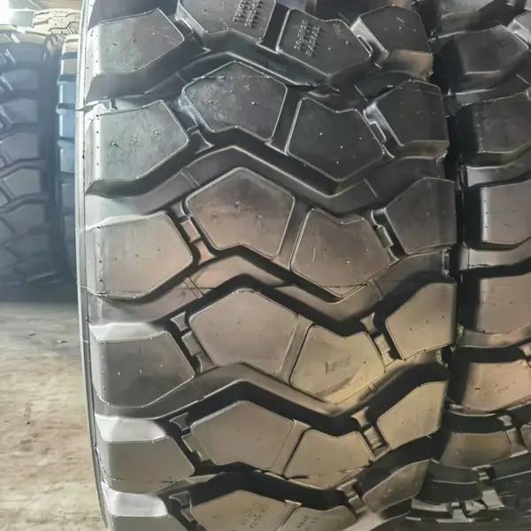 HILO华鲁、琥珀石29.5R29/29.5R25/26.5R25/23.5R25 B02N E-3 两星 TL 装载机、铰接式卡车轮胎、铲车