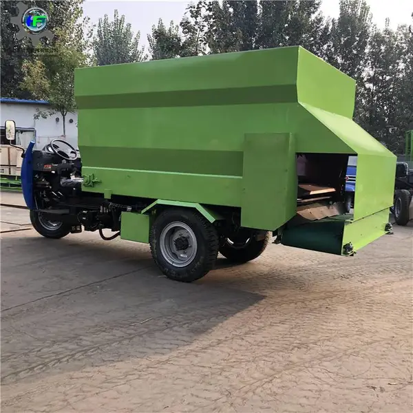 牛羊自动喂料车 牧草饲料投料车 链板式撒料车 浩发