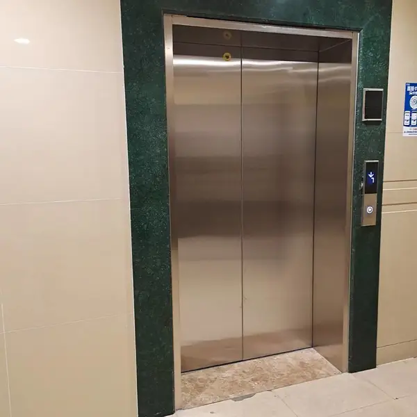����304����־Ƶ�������� д��¥������ڰ����ſ����װ������