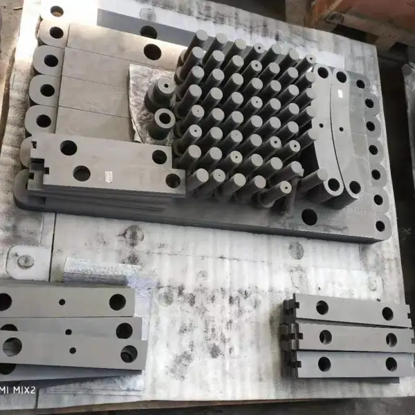 石墨坩埚 石墨舟皿 石墨棒 石墨连接板 石墨加热器