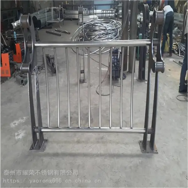 304不锈钢护栏立柱 游乐园不锈钢景观栏杆 耀荣