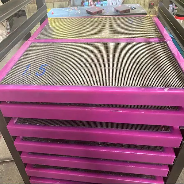 聚氨酯不锈钢包边双耳条缝筛板用来选矿