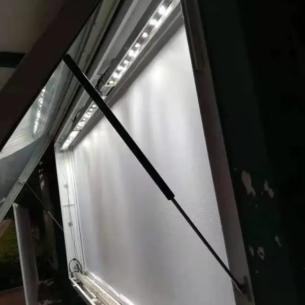 公交站台灯箱广告照明