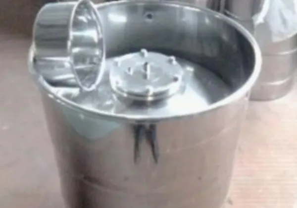 河南316L化妆品法兰桶 来电咨询 苏州圣思瑞包装容器供应