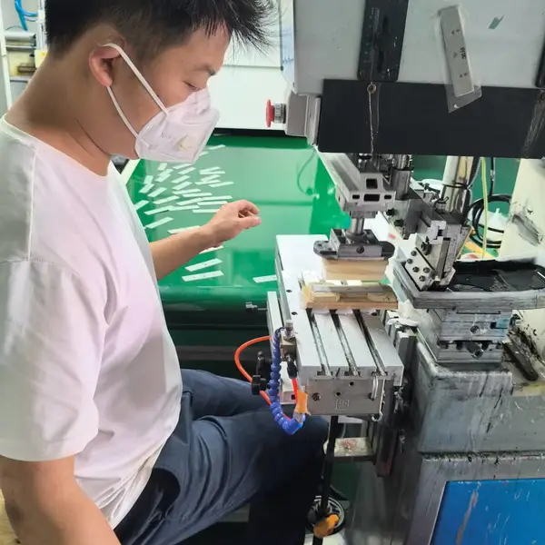 虎门长安丝印塑胶五金烫金加工