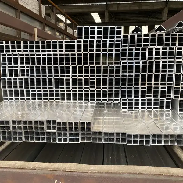 欧佰机场室内吊顶造型木纹铝方通U型铝方通铝合金材质