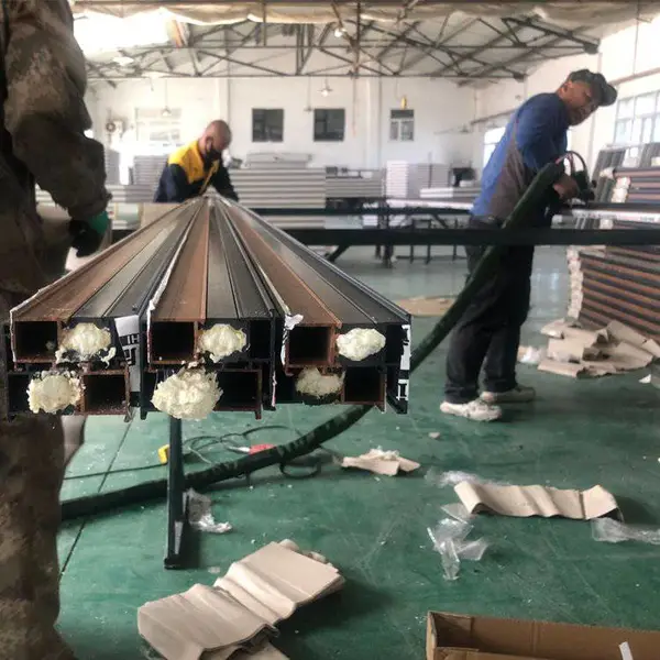 型材填充用聚氨酯发泡机价格 江苏常州市聚氨酯发泡设备填充铝型材