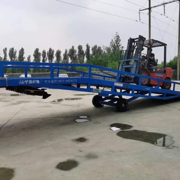 ����8���ƶ�ʽ�ǳ��ų��� �泵�����µ���ж��ƽ̨ ��ѹ������֧��