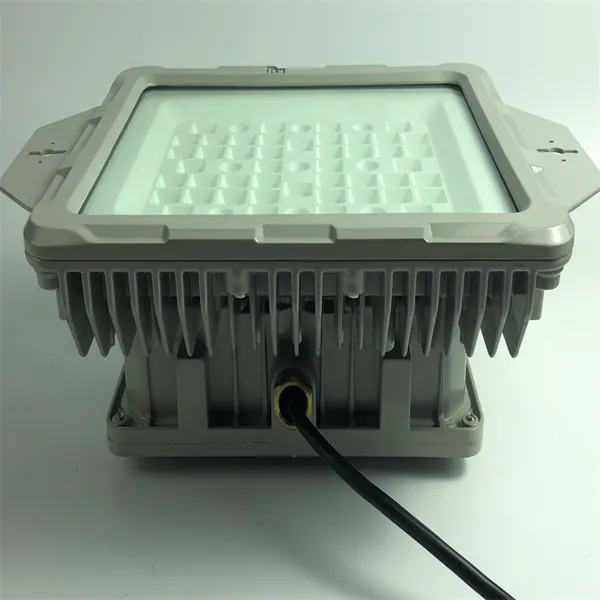 芯鹏达LED加油站防水仓库球场厂房商场照射灯150W 200W XPD-YZ001