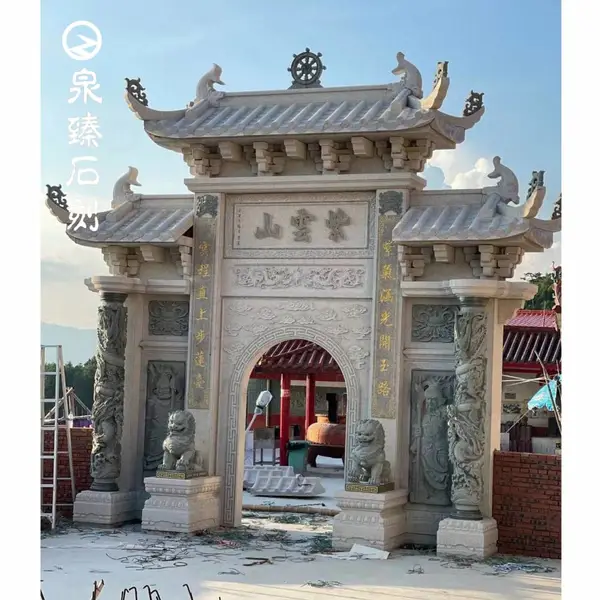 ***入口石牌坊 单门石雕牌楼带龙柱 带瓦式石门楼