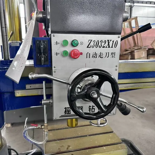 Z3032摇臂钻床