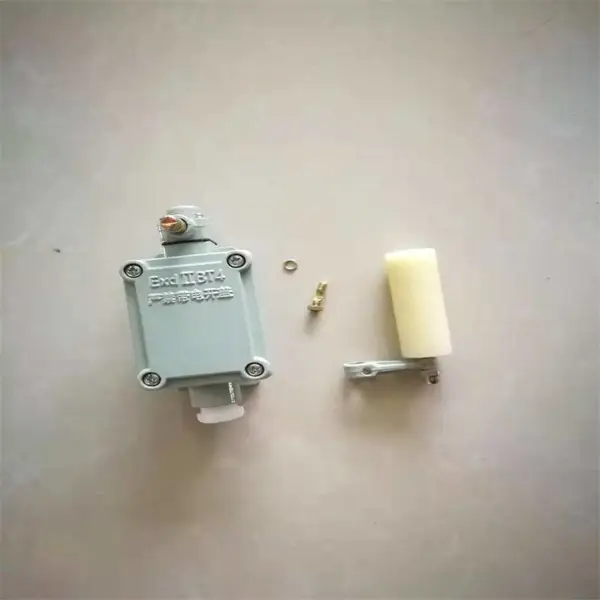给料机跑偏开关HQSC-67XHD TD441-11Y-2512路面机械防偏开关接线图
