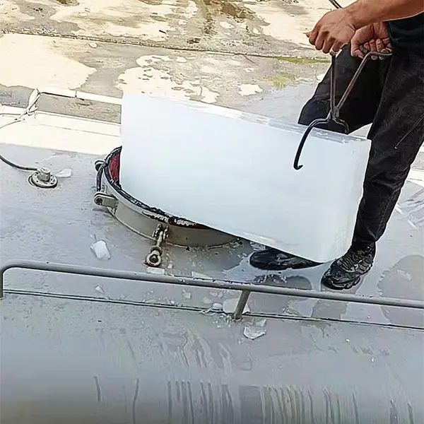 吾爱夏季工业冰块配送 洒水车存放马路去暑降温 尺寸和颜色可定制