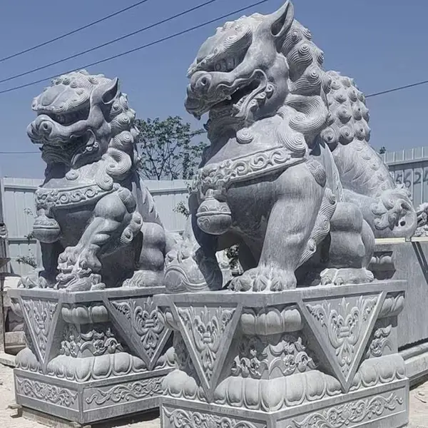 石雕狮子厂家 大型石狮 底座2米 景区装饰