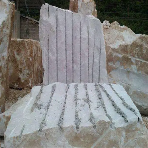 供应岩石混凝土拆除膨胀剂 静态无声破碎普莱纳出售