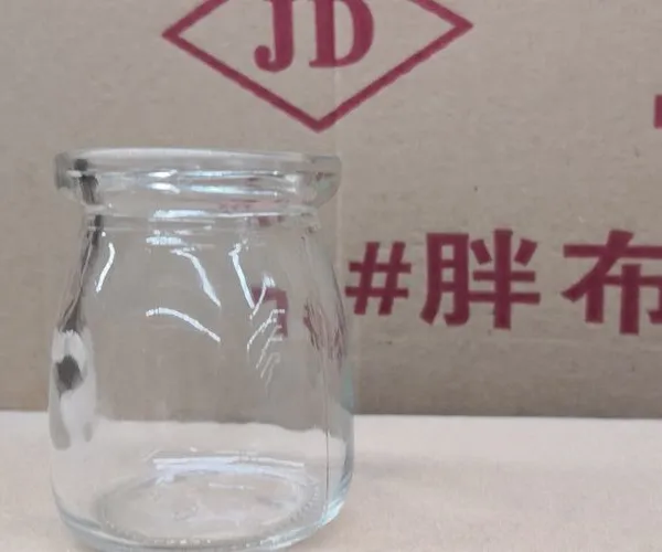 徐州誉华玻璃瓶厂加工定做出口高白料100ml竖条玻璃鲜奶瓶配套塑料盖