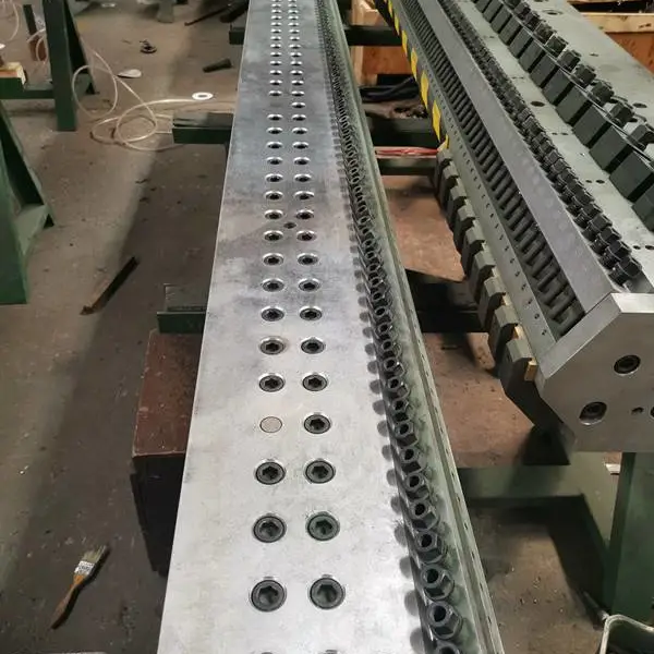 台州市黄岩晶威模具热熔胶膜挤出设备模具涂布模头冷胶无刮痕涂布头