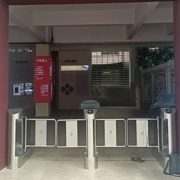 ͼ�������ͨ��բ�� ����¥����ʶ���բ У԰�Ž�բ��