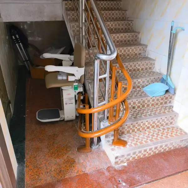踏板式楼道电梯 站立电动升降 安装在步梯楼梯上的爬楼神器