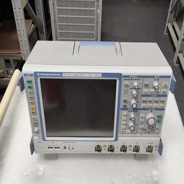 �¹��޵���ʩ�ߴ�RTE1104����ʾ��������1GHZ