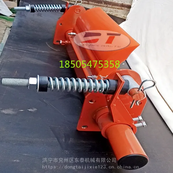 山东东泰输送皮带机合金橡胶清扫器 水泥厂聚氨酯清扫器刮刀