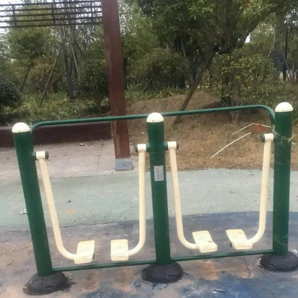 ѧУС�����⽡������ ���ƹ㳡����С�����ֻ��������
