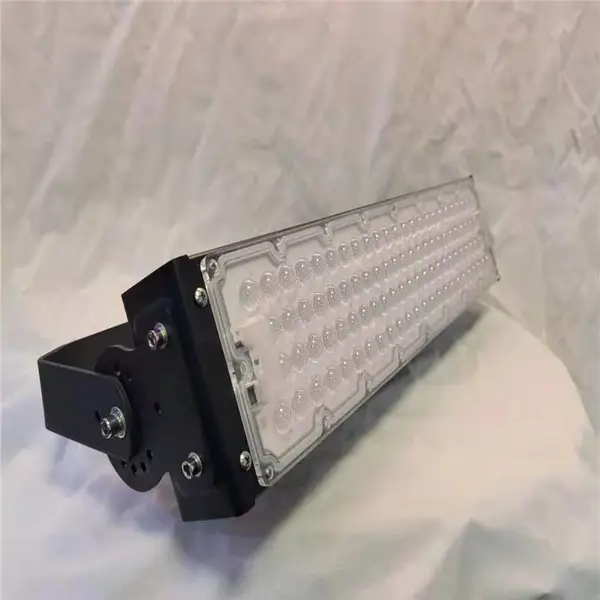 о���� XPD-TG300W ������·���е�Ͷ��� LED����ģ��� �����