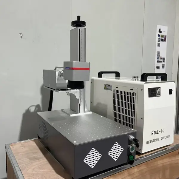 台式光纤激光打标机 便携式 铝合金轴 电子元器件 精密打标 无需耗材
