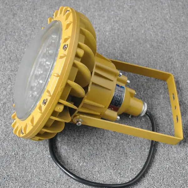 LED�����͹�ҵͶ���100W120W150�߳��������͸��·����BZD210