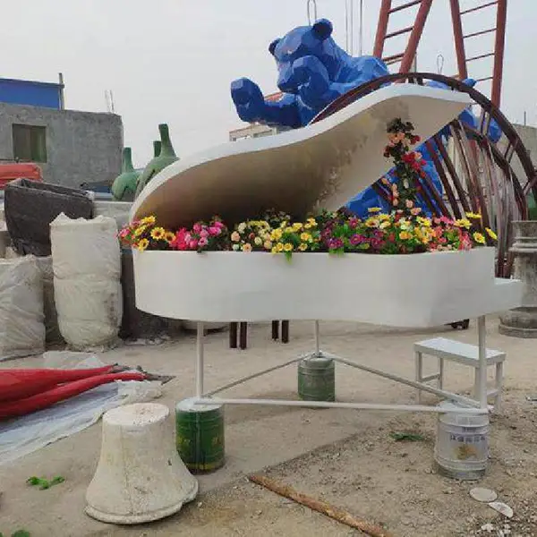 乐器精神堡垒雕塑 镂空钢琴雕塑 钢琴雕塑摆件雕塑
