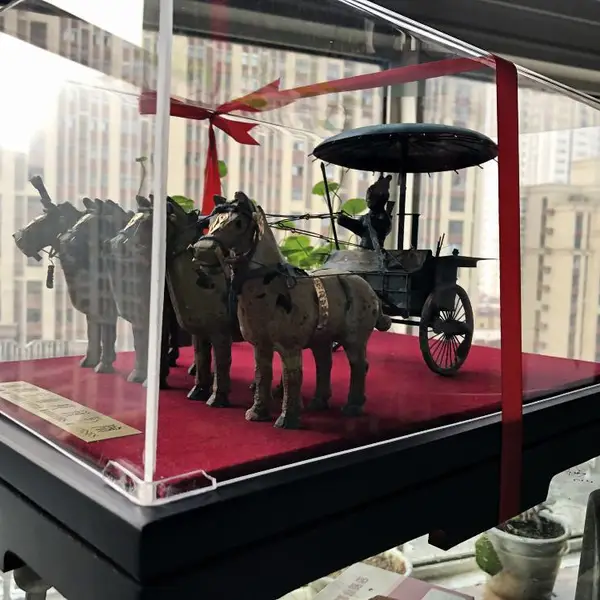 西安的青铜器哪里有?铜车马桌摆送人合适吗