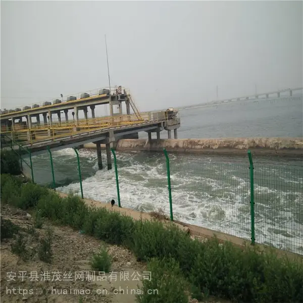 运河两侧防护网 圈山焊接网隔离栅 钢筋网围界