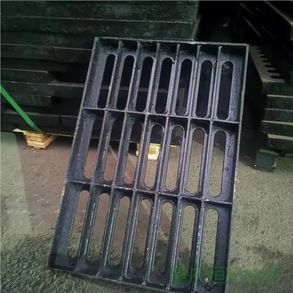 泸州铸铁水篦子库房 圆孔水篦子 过重车常用 380x680x40 D400 耐腐蚀性能好