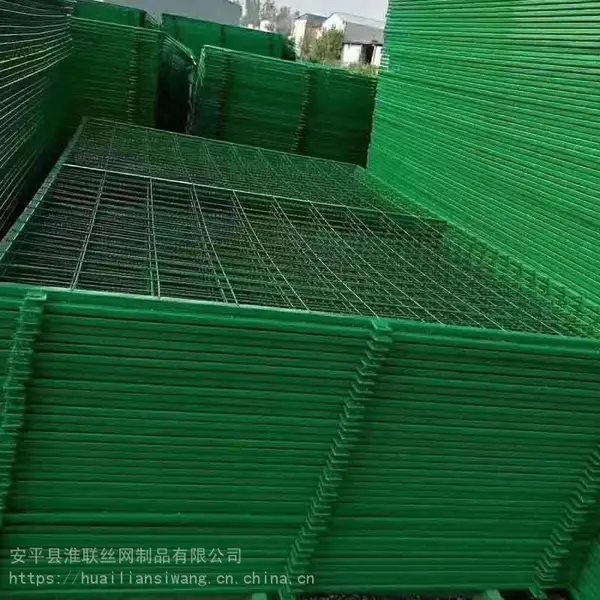 公路护栏网多少钱一米 钢丝网护栏 道路防护网