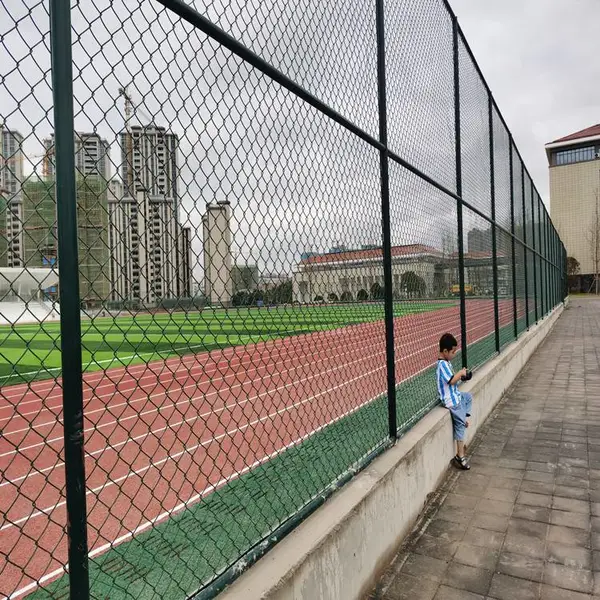 学校操场护栏网小区运动场围栏网 足球场围网安装