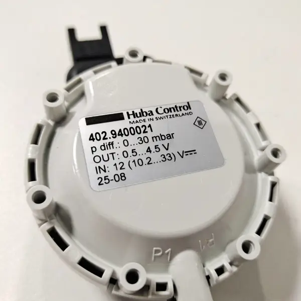 HUBA差压变送器402.9400021 0-30mbar 输出0.5-4.5V