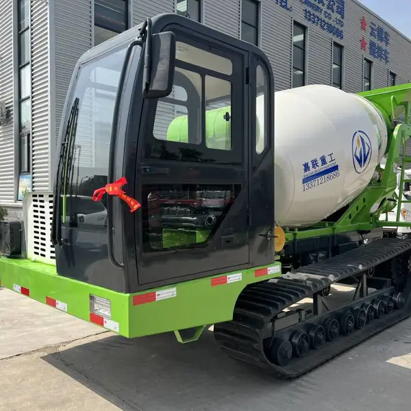 高配履带2方3方混凝土搅拌车